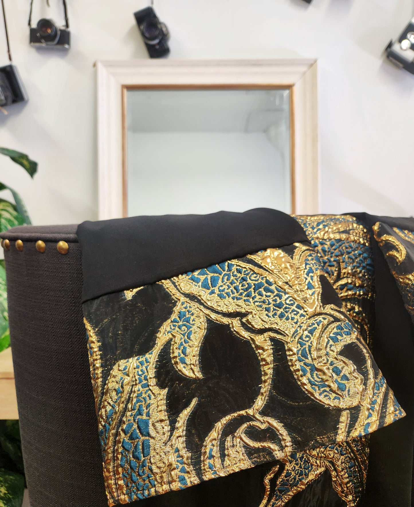 The Bold Brocade Abaya